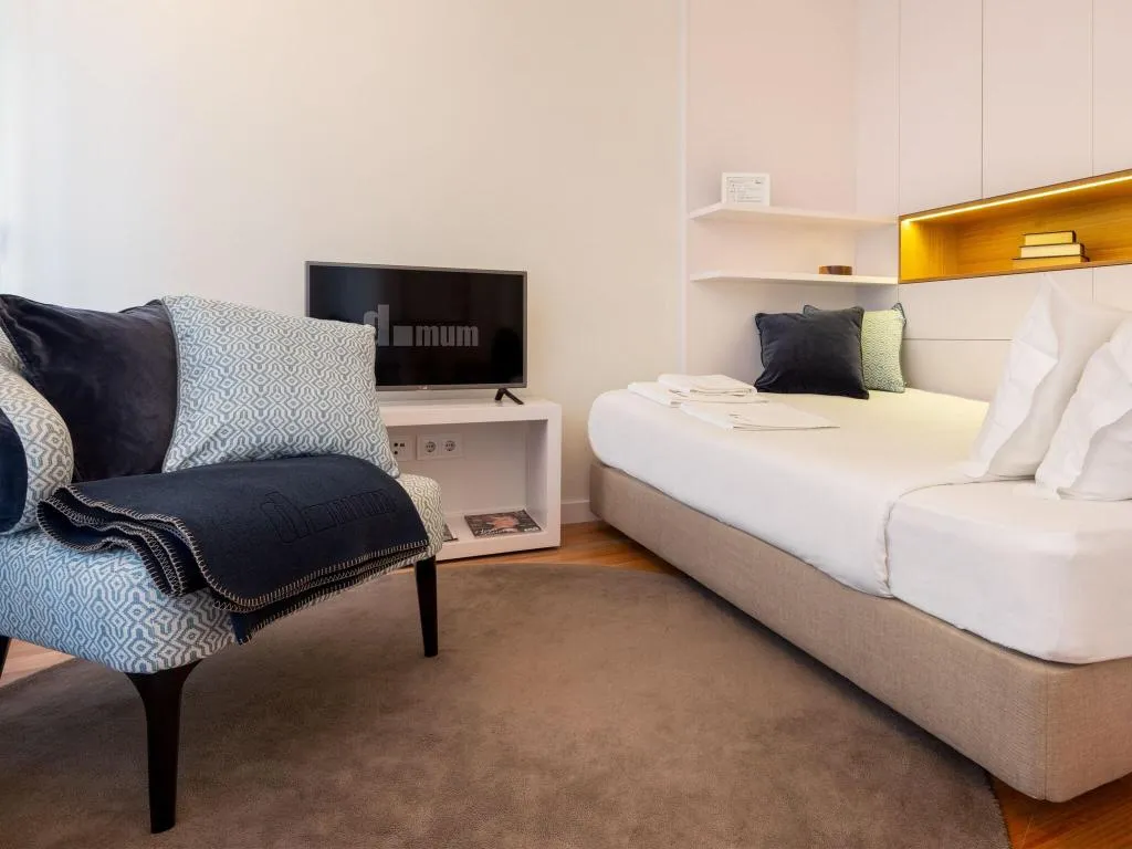 Room, Domum, Porto