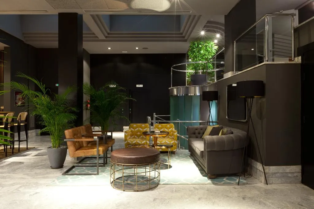 Lobby, Malcom and Barret, Valencia