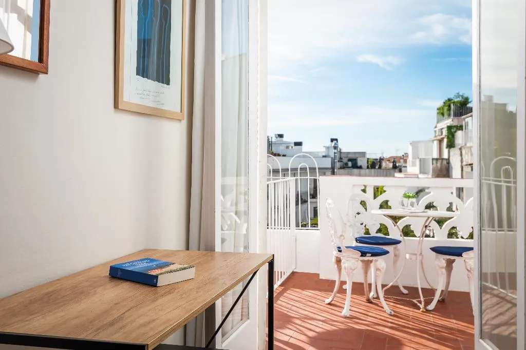 TRIPLE WITH TERRACE Room, Medium Romantic, Costa Brava