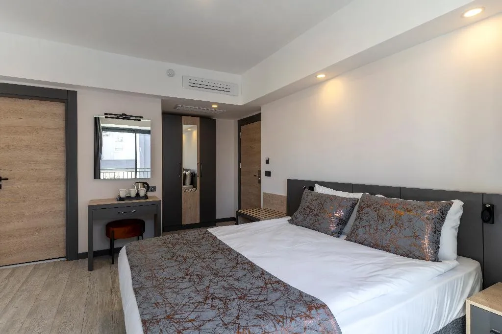 TRIPLE THREE BEDROOMS ONE BATHROOM Room, Irenic Hotel, Antalya