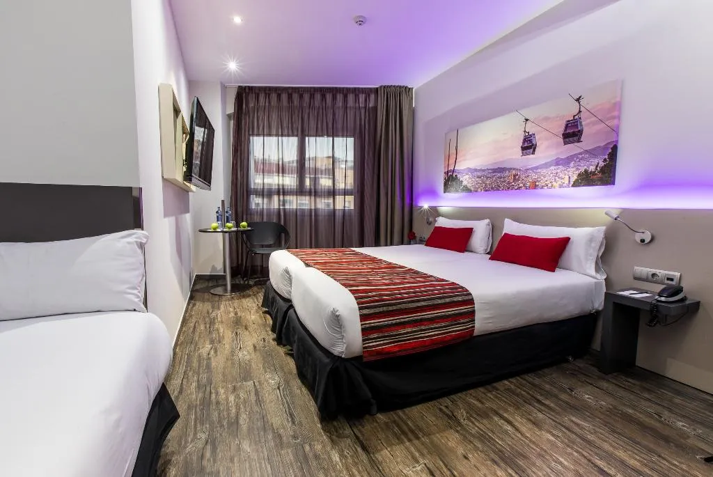 TRIPLE STANDARD Room, Leonardo Boutique Hotel Barcelona Sagrada Familia, Barcelona