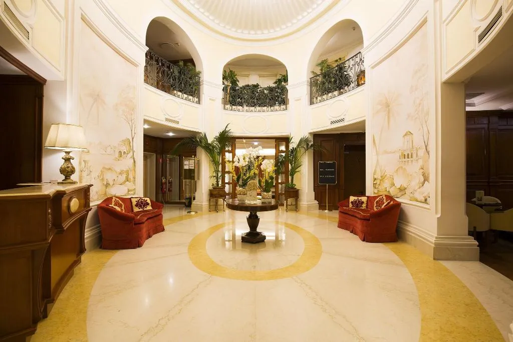 Lobby, Palazzo Alabardieri, Naples