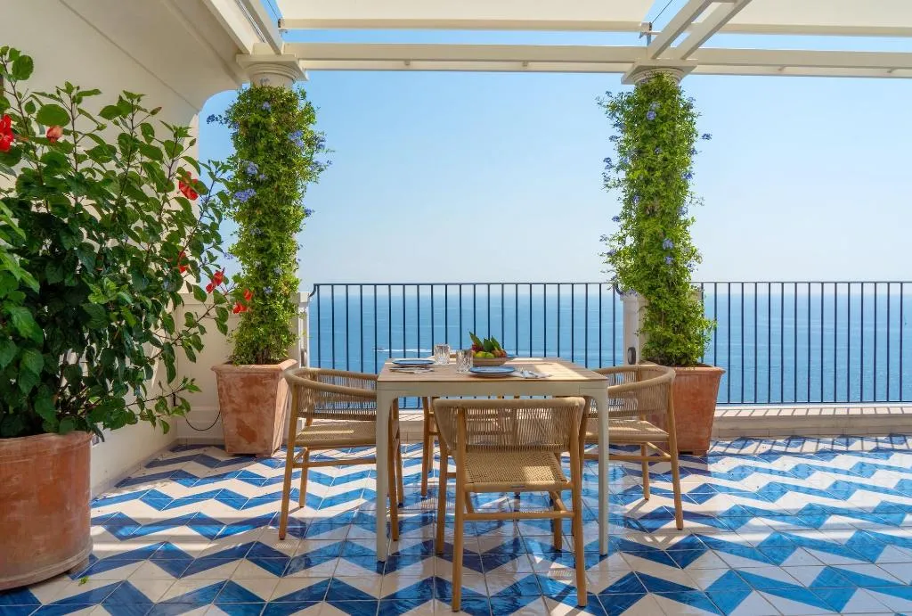 Room, Borgo Santandrea, Naples