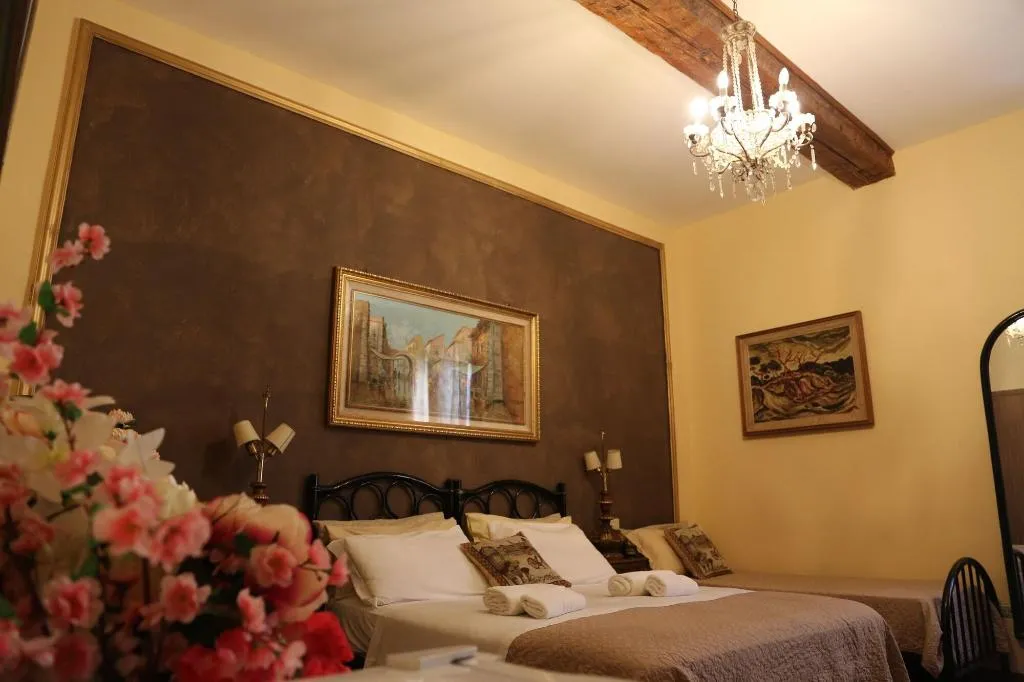 Room, Riverbanks, Florence