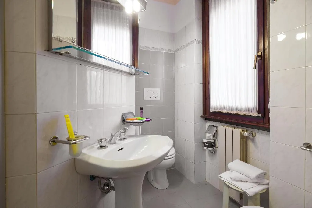 SINGLE STANDARD Room, Carrobbio, Milan