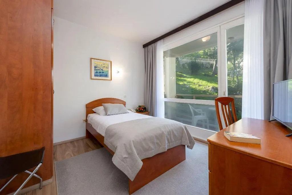 SINGLE PARK VIEW Room, Vis, Dubrovnik