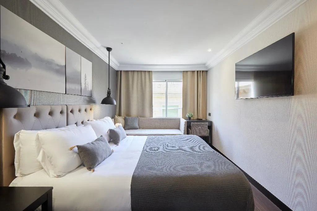 DOUBLE SUPERIOR Room, Hotel Cortes Rambla, Barcelona