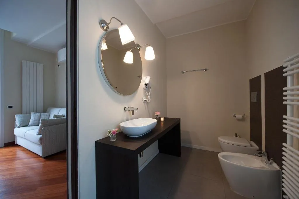 Room, Thea Monza, Milan