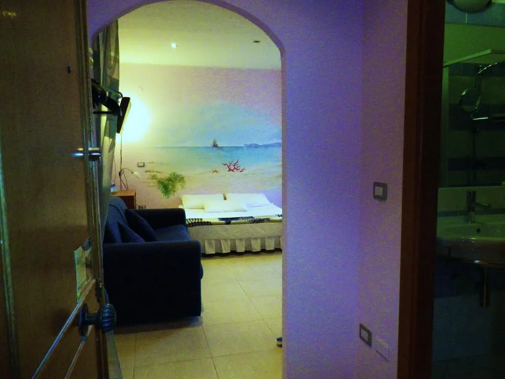 Room, Elisart, Alghero