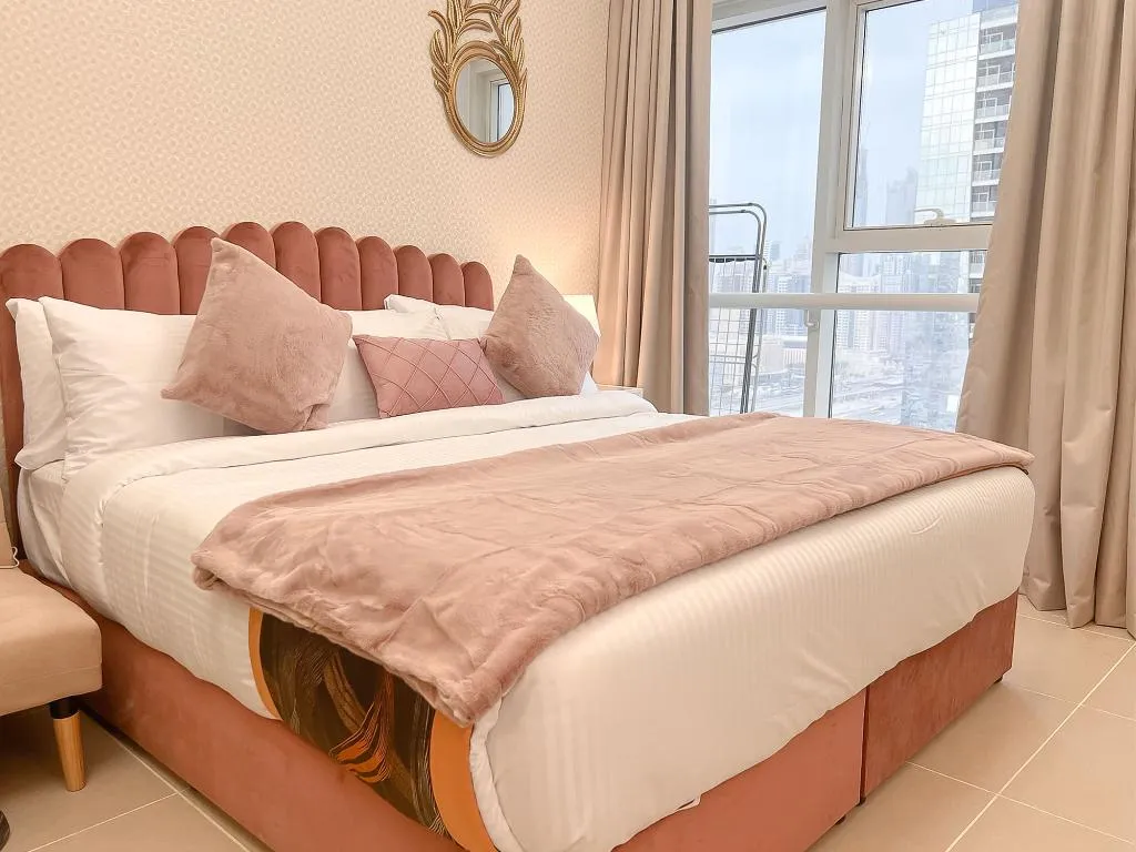 STUDIO DELUXE ONE BED Room, Goldcrest Executive, Dubai