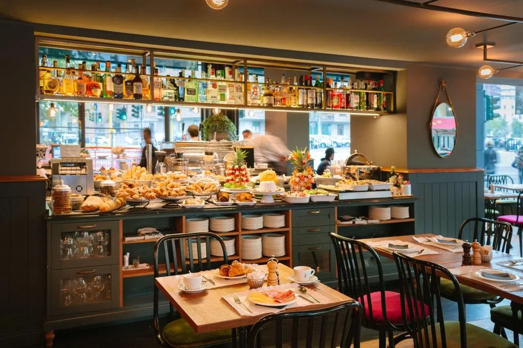 Bar, Windsor, Milan