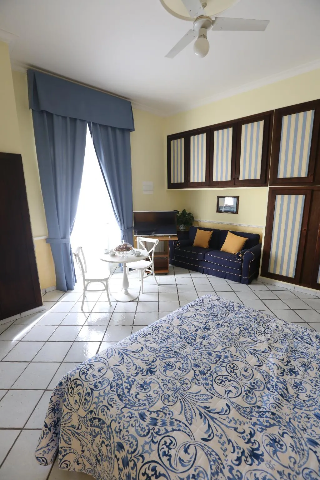 APARTMENT TWO BEDS Room, Santa Lucia 50, Naples