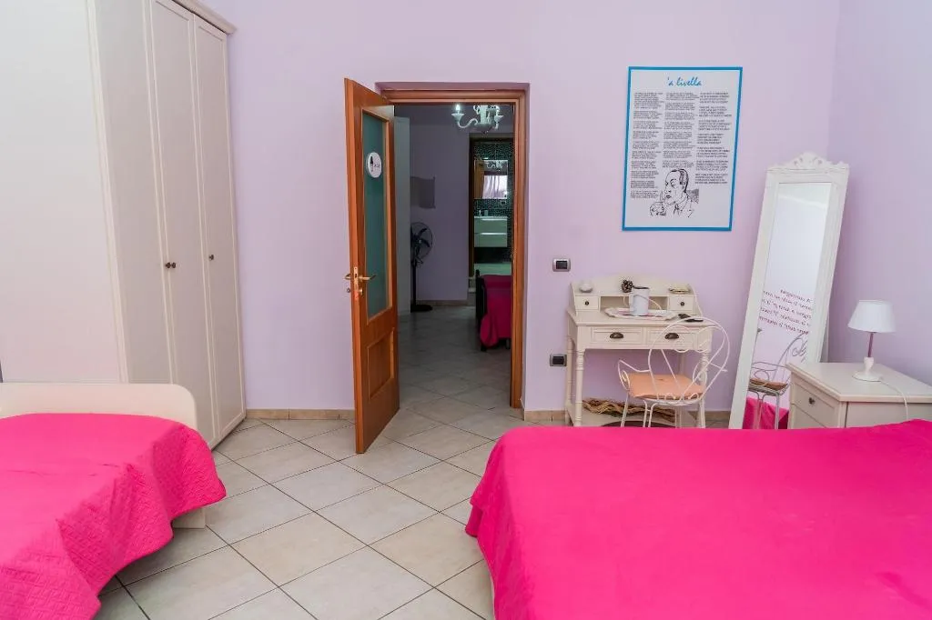 Room, Sanfralù, Naples