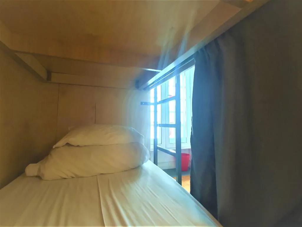 Bed in dormitory FEMALE ROOM Room, Rivoli Cinema Hostel, Porto