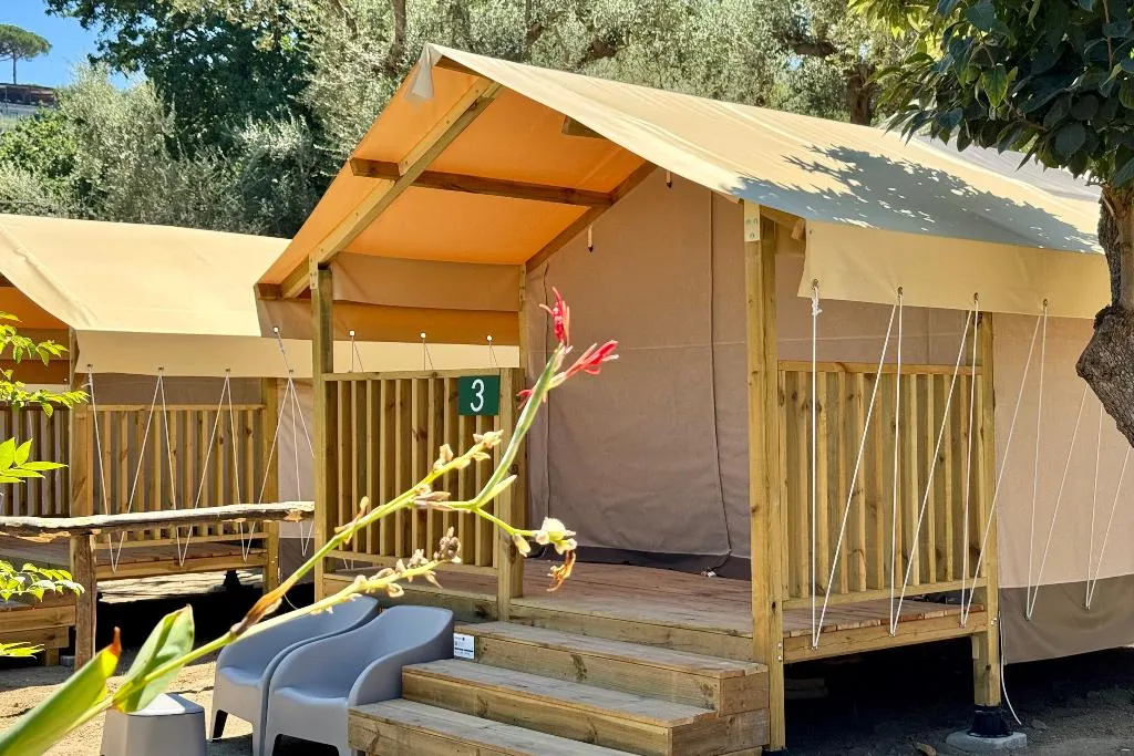 LODGE ONE BED Room, Hostel & Glamping Santa Fortunata, Naples