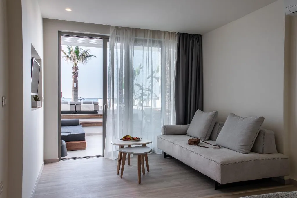 STUDIO WITH PRIVATE POOL Room, Iperion Beach, Crete