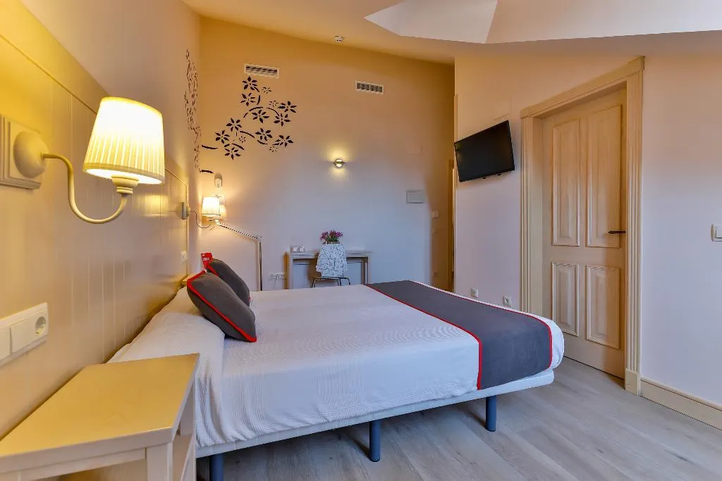 DOUBLE SUPERIOR Room, OYO Hostal La Chata, Madrid