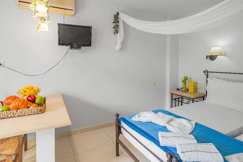 STUDIO ECONOMY Room, Golden Bay Apartments-Garden Haven, Crete