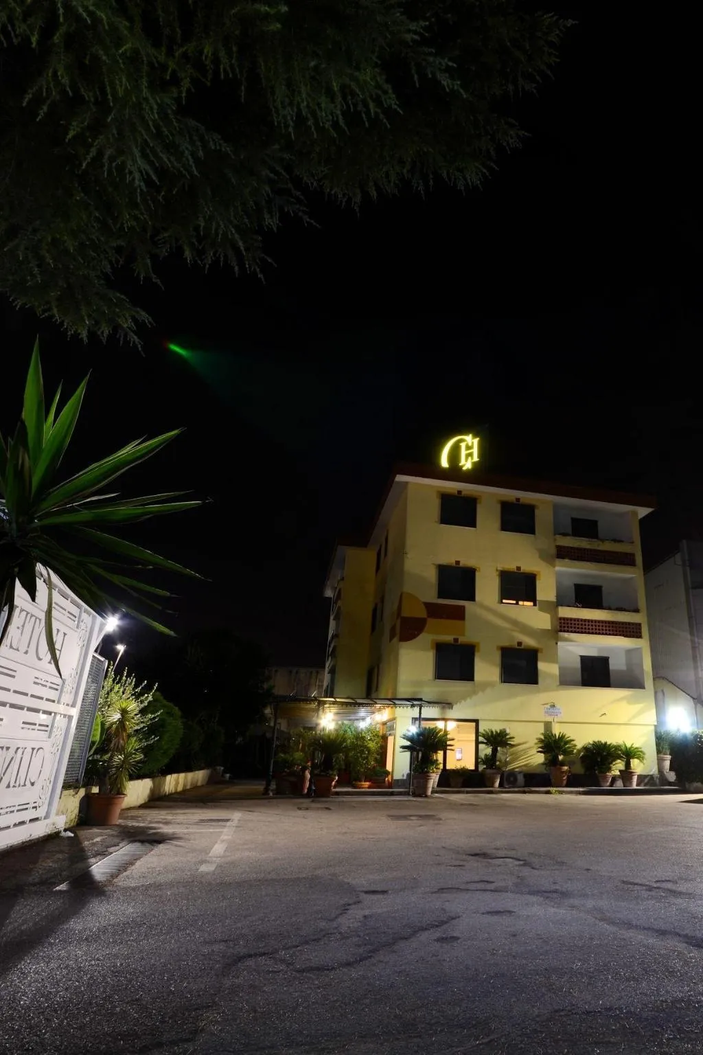 General view, Hotel Clinton, Naples