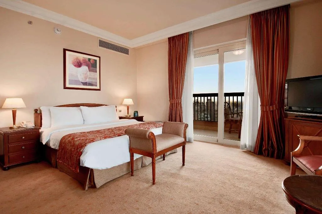 Room, Hilton Zamalek Residence Cairo, Cairo