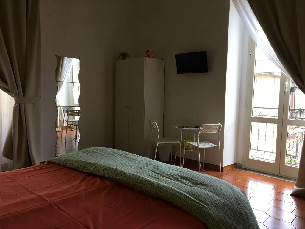 Room, B&B Tarumbò, Naples