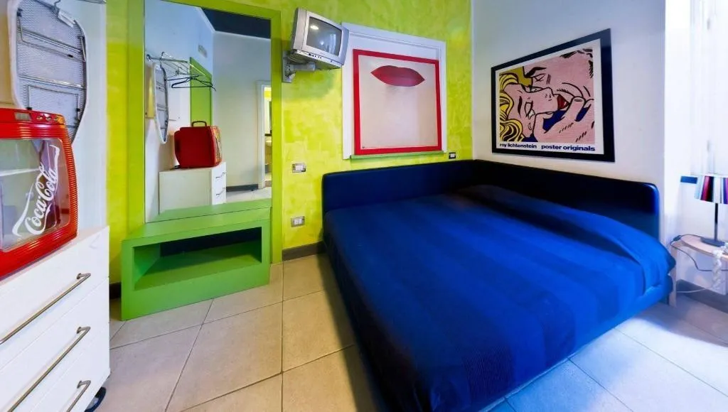 Room, Caracciolo10, Naples