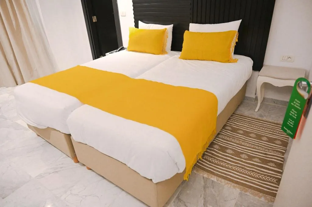Room, Lac Leman, Tunisia