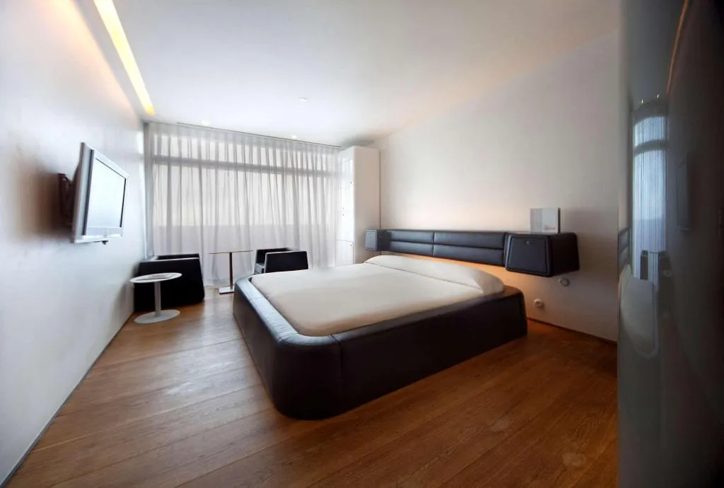 Room, Puerta America Madrid, Madrid