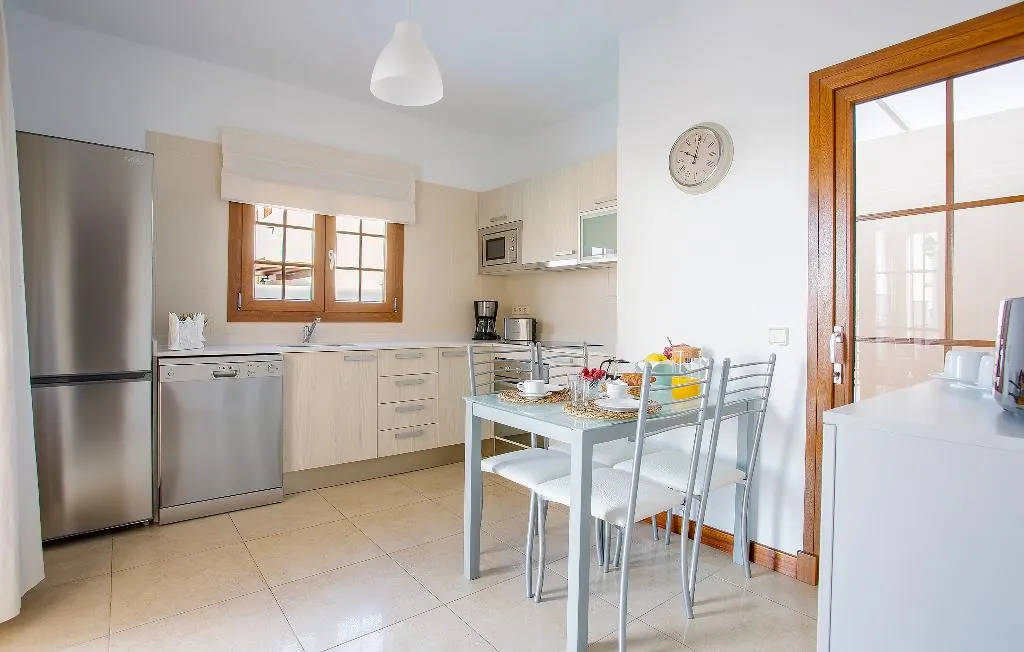 VILLA FOUR BEDROOMS Room, Las Caletas Village, Lanzarote