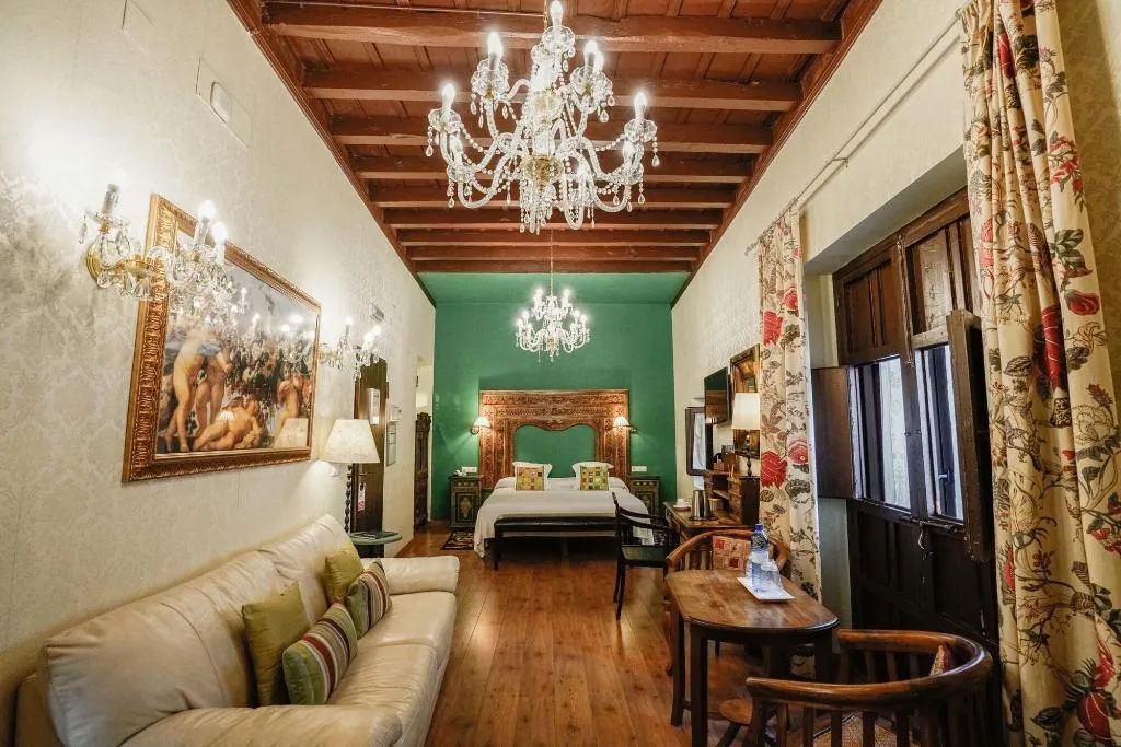 Room, El Rey Moro, Seville