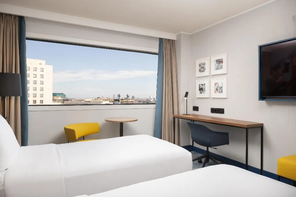 TWIN WITH VIEWS Room, Hilton Barcelona, Barcelona