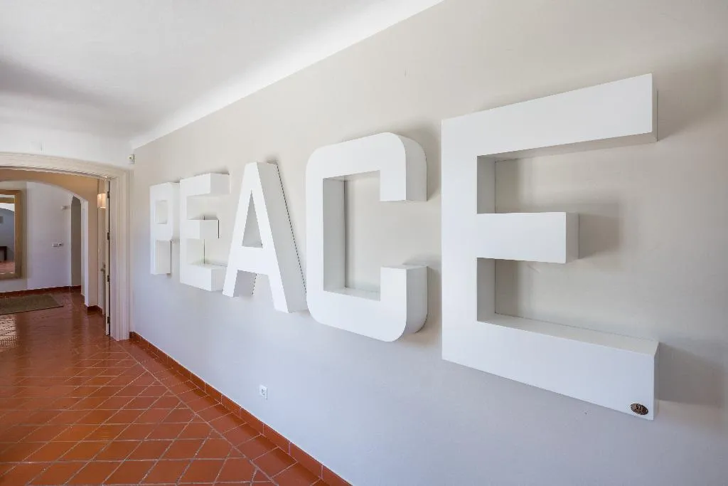 VILLA SIX BEDROOMS TWO BATHROOMS Room, Shantivillas, Algarve