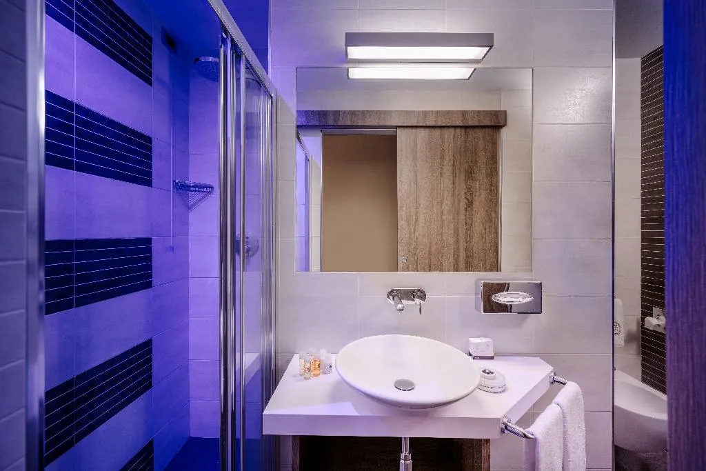Room, Hotel Mentana, Milan