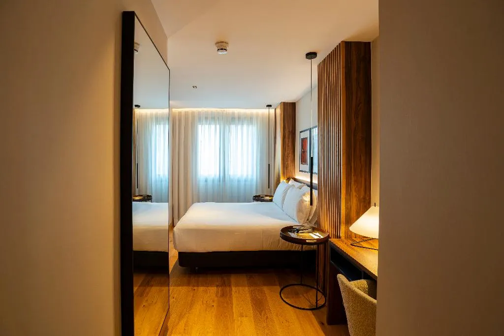 DOUBLE STANDARD Room, Zenit Borrell, Barcelona