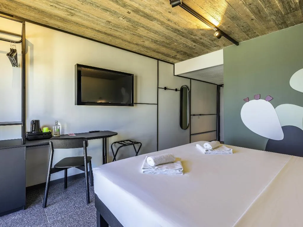 TWIN CITY VIEW Room, ibis Styles ST Pauls Bay Malta, Malta