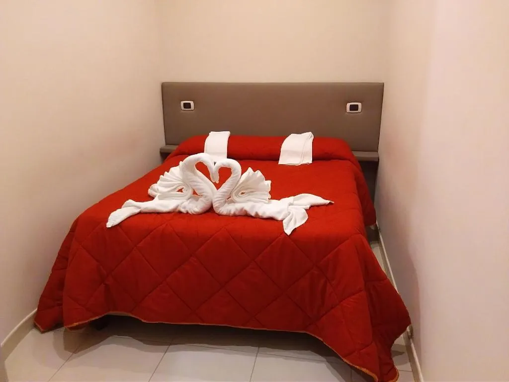 Room, Home To Fly, Naples