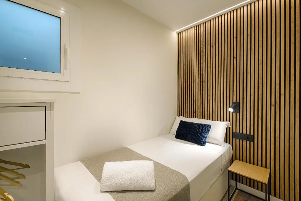 APARTMENT THREE BEDROOMS TWO BATHROOMS Room, Mercedes Heritage Apartments, Barcelona