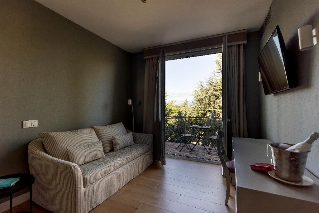 JUNIOR SUITE STANDARD Room, Pax Torrelodones, Madrid
