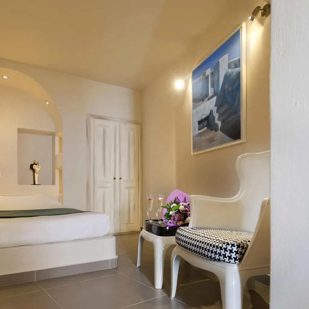 JUNIOR SUITE STANDARD Room, Regina Mare, Santorini