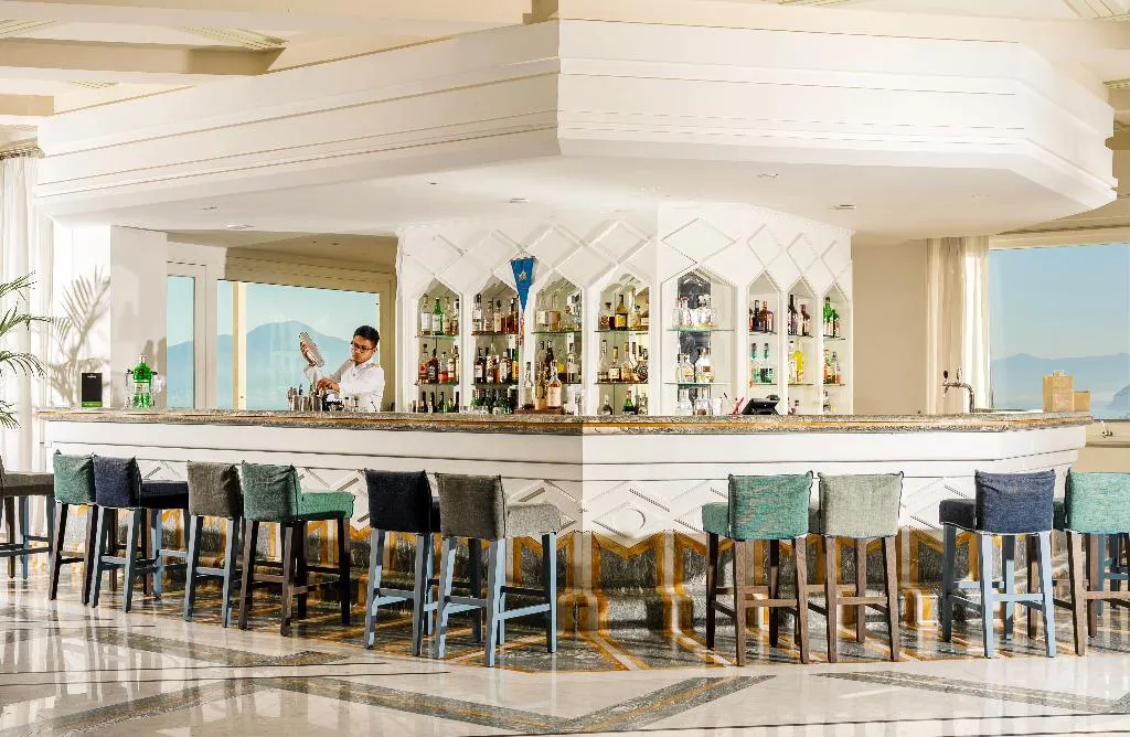 Bar, Grand Hotel Vesuvio, Naples
