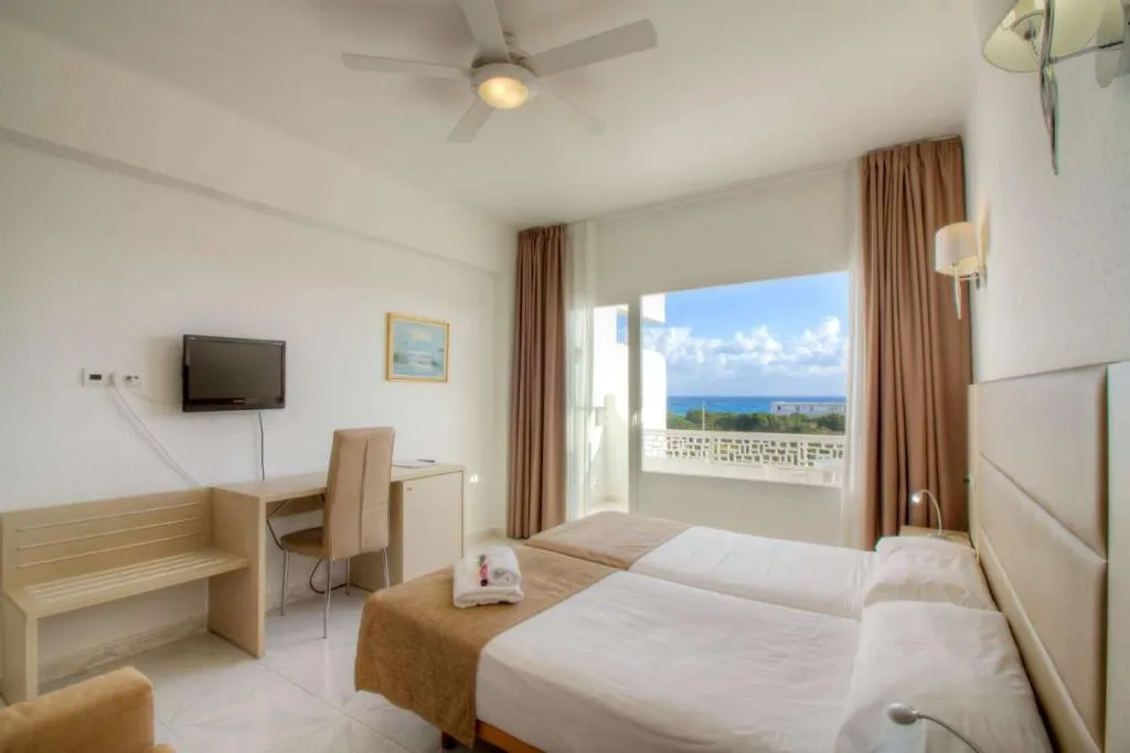 Double or Twin WITH BALCONY Room, Complejo Lago Playa, Ibiza