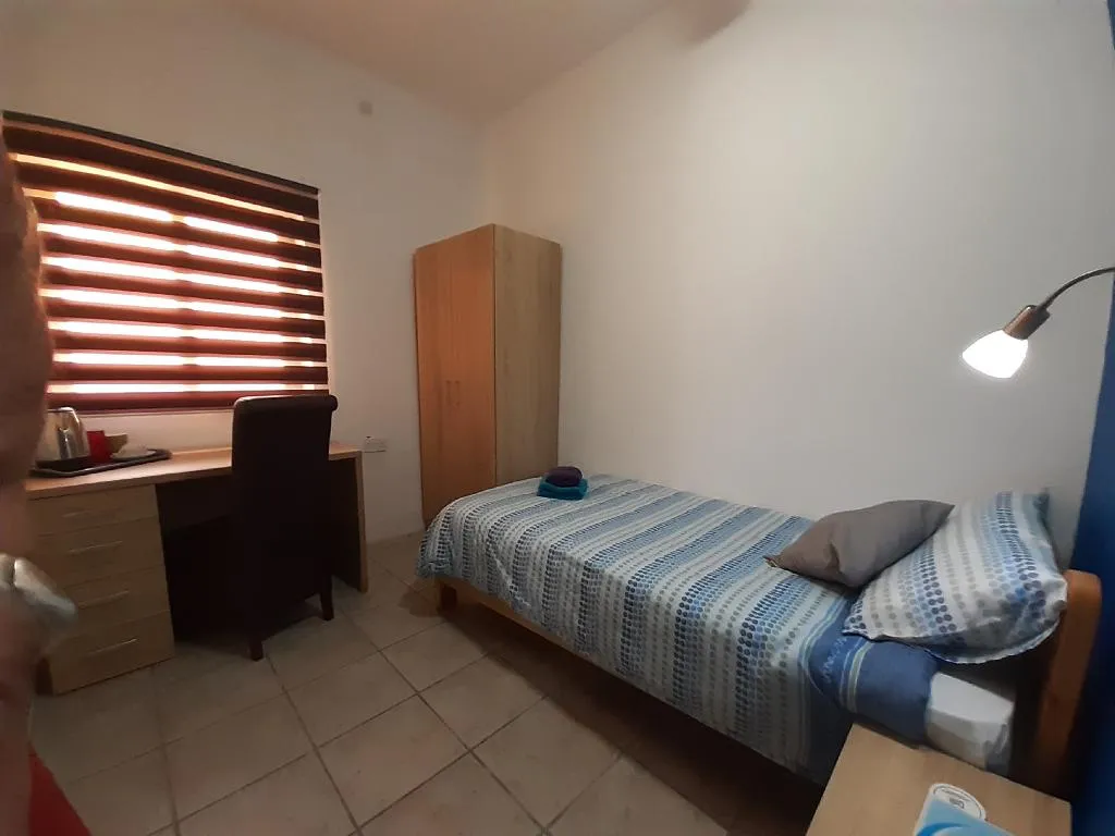 SINGLE ONE BEDROOM ONE BATHROOM Room, Tarona Guesthouse, Malta