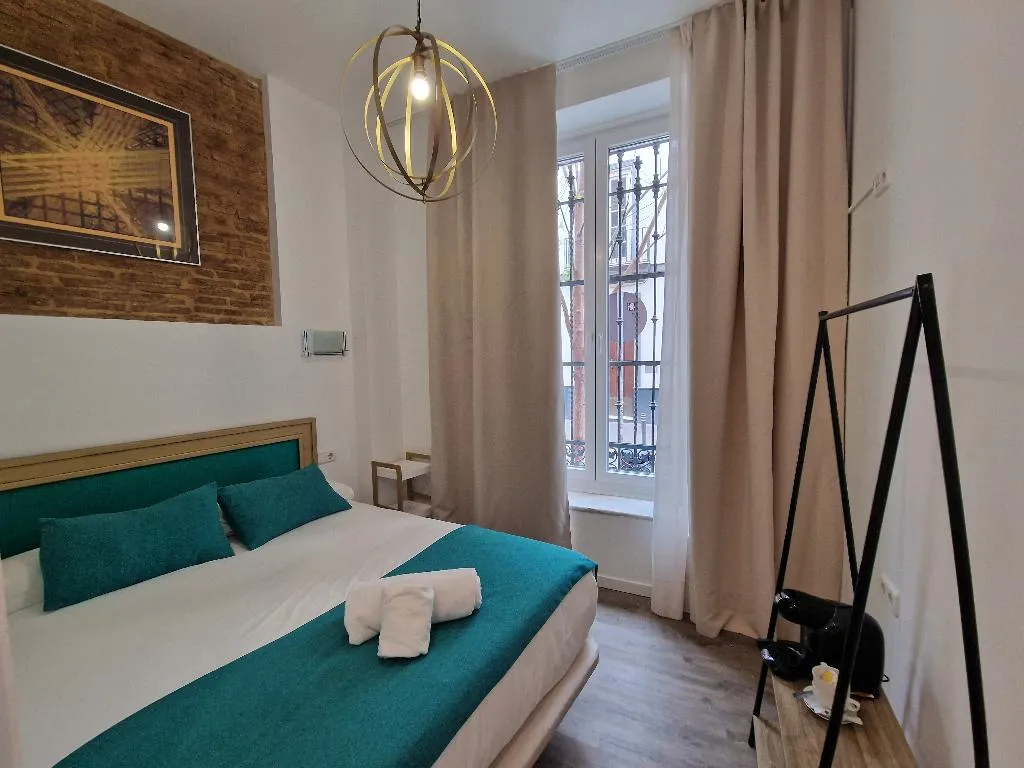 DOUBLE SINGLE USE ONE BED Room, Hotel y Apartamentos Doña Lola, Seville