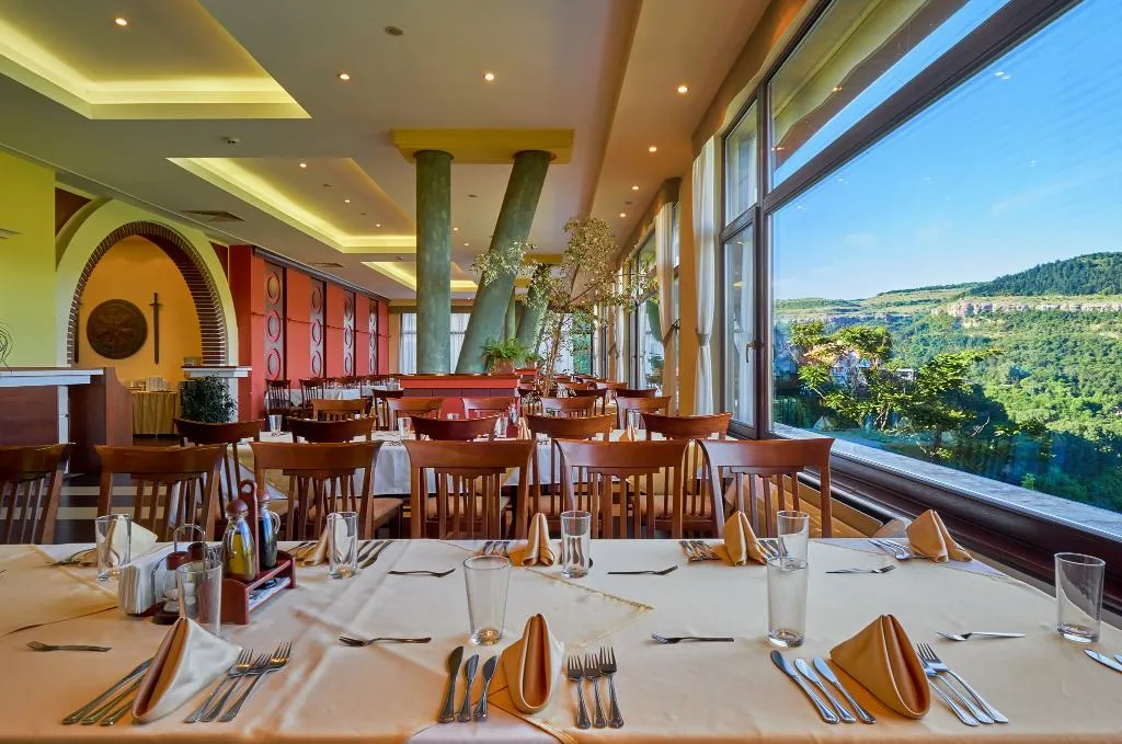 Restaurant, Yantra Grand Hotel -Sharlopov Hotels, Varna
