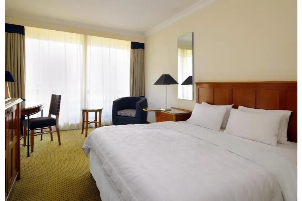 DOUBLE PREMIUM CITY VIEW Room, Le Meridien Pyramids, Cairo