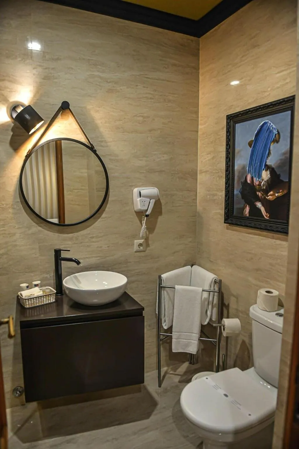 QUADRUPLE TWO DOUBLE BEDS Room, America, Porto