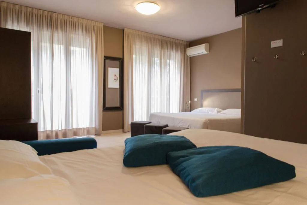 FAMILY ROOM KING SIZE BED Room, M14 Hotel & SPA, Venice