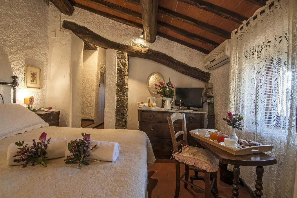 Room, Colle Etrusco Salivolpi, Florence
