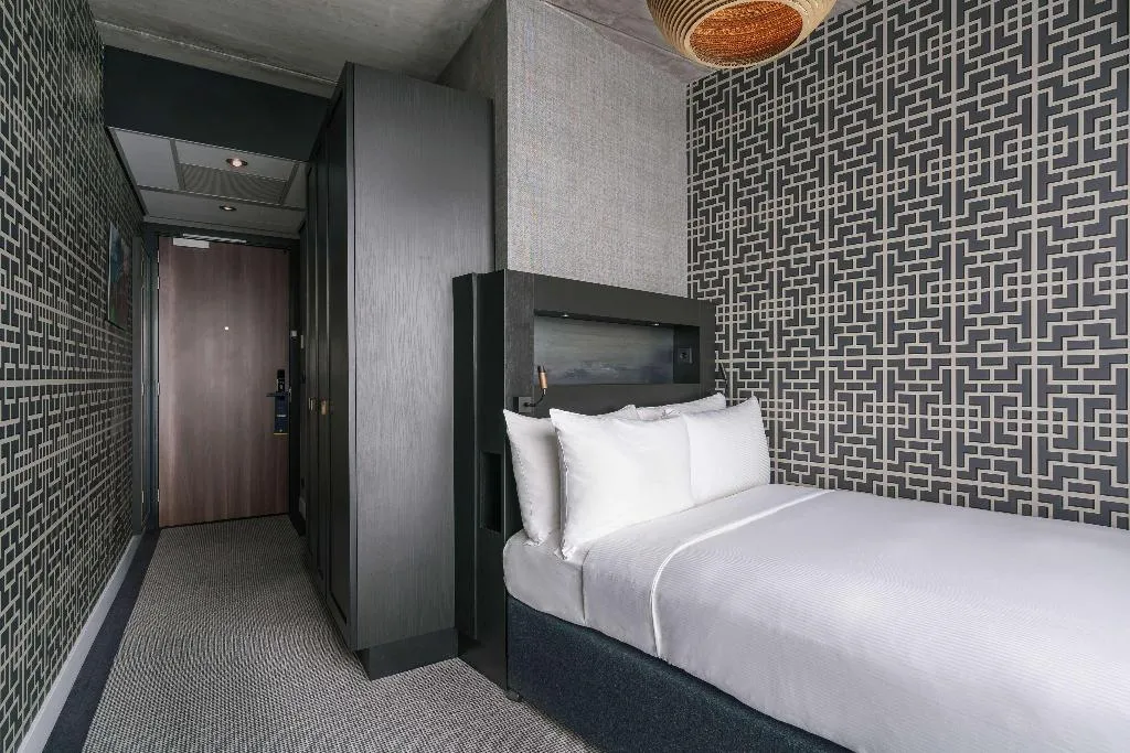 DOUBLE GUEST ROOM Room, DoubleTree by Hilton NDSM Wharf, Amsterdam