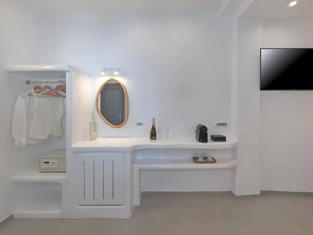 TRIPLE DELUXE GARDEN VIEW Room, Tatakis Design Hotel, Fira, Santorini